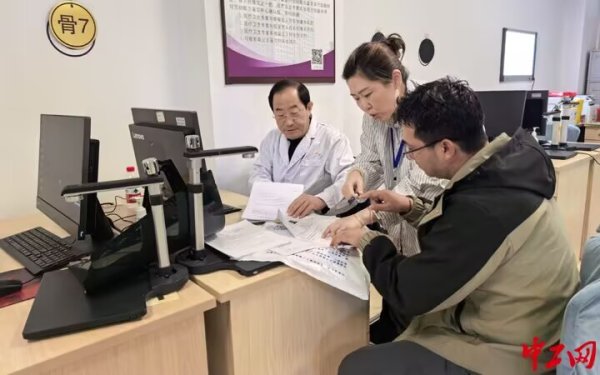 金配资 青岛市人社局举办“社会监督员走近劳动能力鉴定现场”政府开放日活动