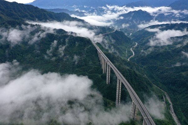 鼎豪投资 四通八达新蜀道：跨越“难于上青天”，交出“天堑变通途”时代答卷 | 蜀道新歌